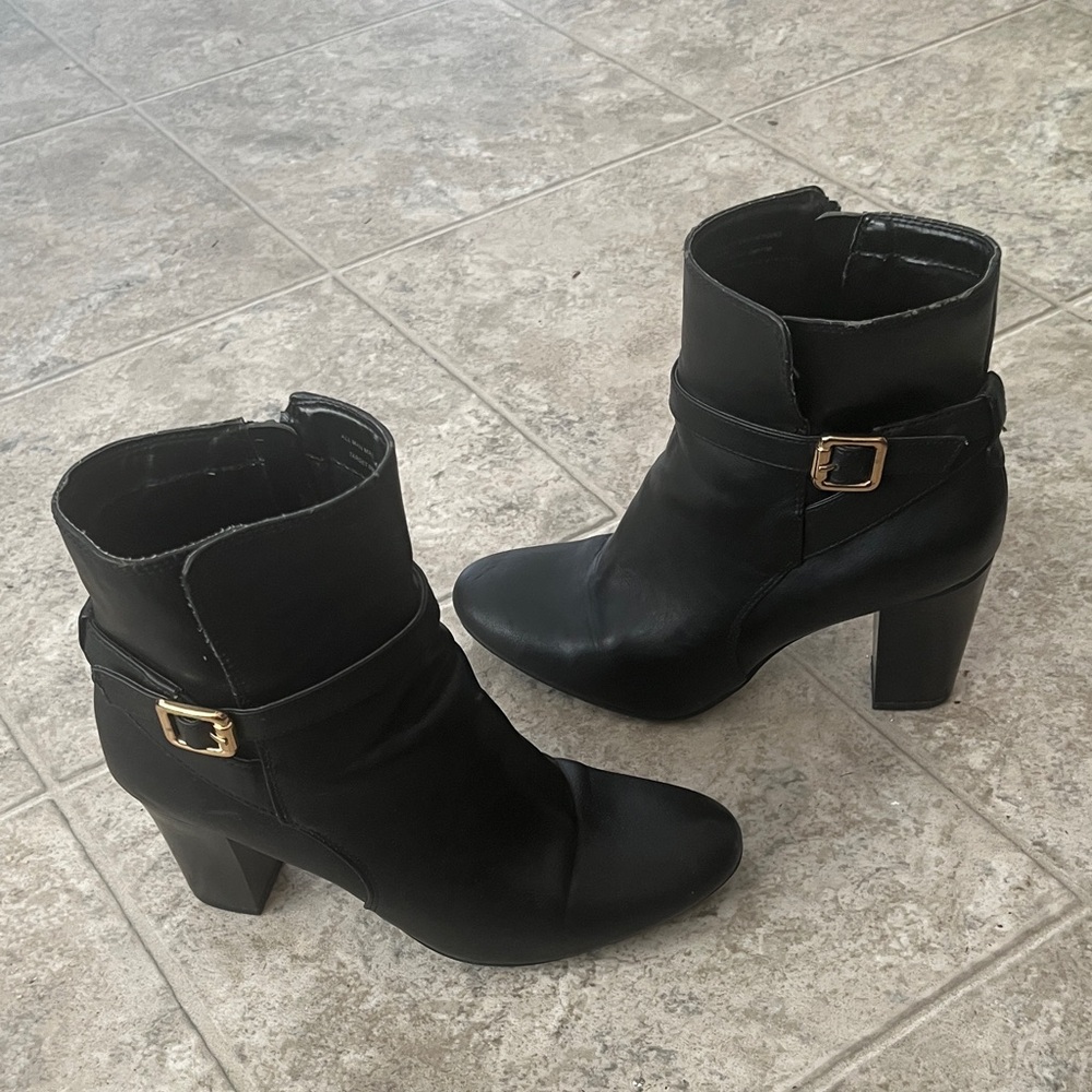 Sleek Black Ankle Boots for Women - Picture 2 of 6